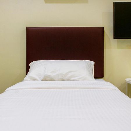 Oyo 90090 Roselyn Inn 2 Pasir Gudang Exteriér fotografie
