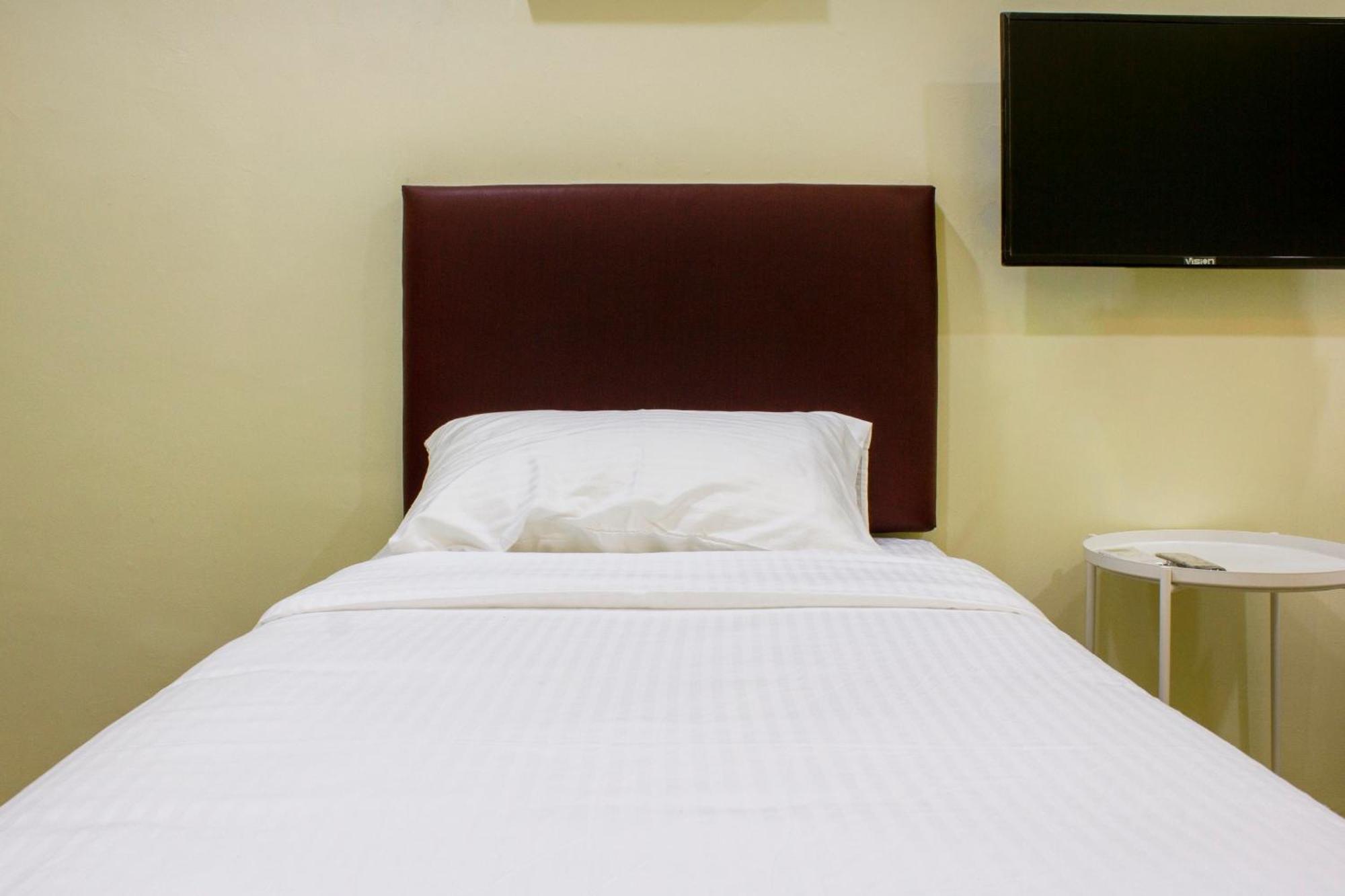 Oyo 90090 Roselyn Inn 2 Pasir Gudang Exteriér fotografie