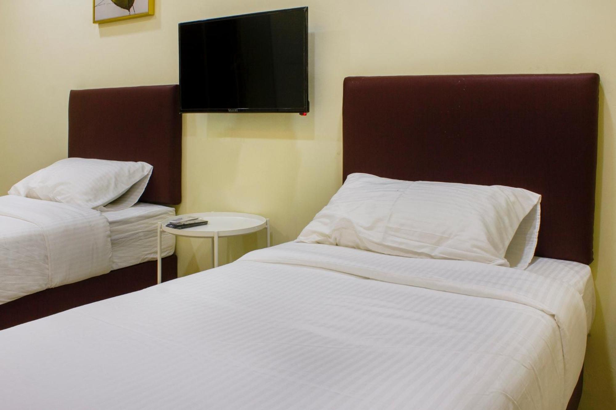 Oyo 90090 Roselyn Inn 2 Pasir Gudang Exteriér fotografie